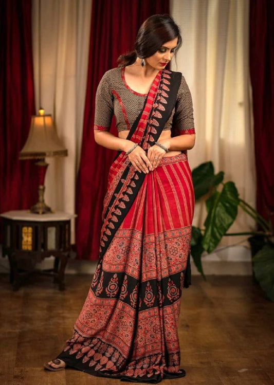 Elegant Plain Linen Saree with All-Over Digital Print