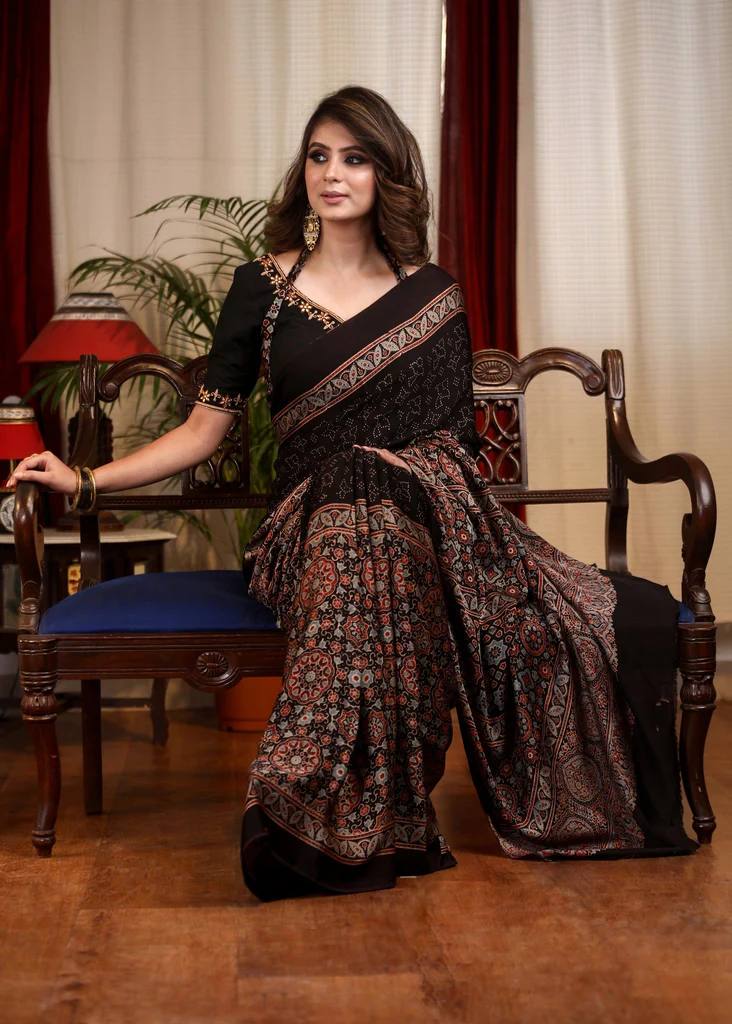 Digital Printed Linen Saree with Exclusive Matching Blouse