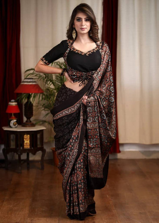 Digital Printed Linen Saree with Exclusive Matching Blouse